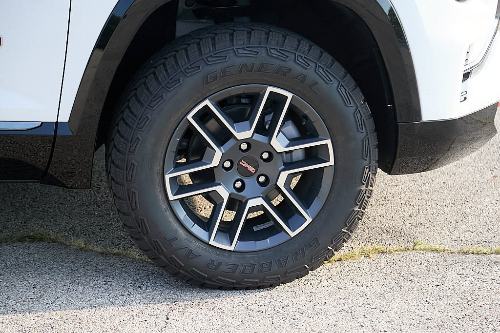 New 2027 GMC Terrain AT4 w/ Technology Package II AWD/4WD image 14