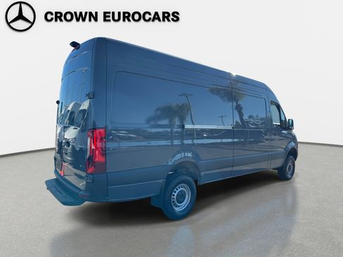 Used 2025 Mercedes-Benz Sprinter 2500 image 4