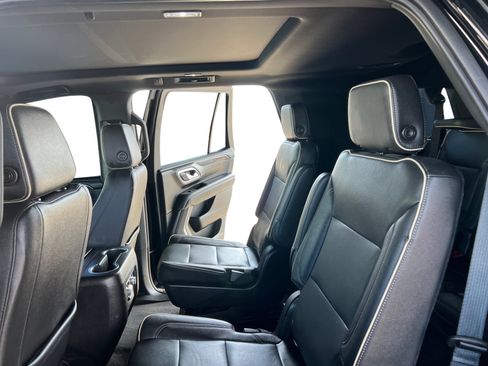 Used 2021 GMC Yukon SLT w/ SLT Premium Package image 11