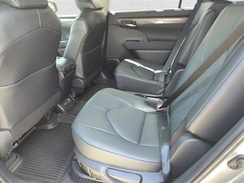 New 2026 Toyota Highlander Platinum AWD/4WD image 11
