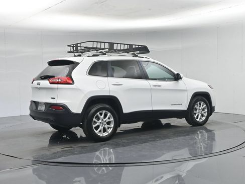 Used 2017 Jeep Cherokee Latitude FWD image 28