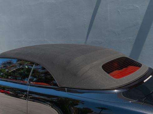 Used 2019 Rolls-Royce Dawn RWD image 27