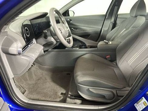 Certified 2025 Hyundai Elantra SEL FWD image 11