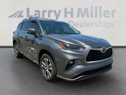 Used 2021 Toyota Highlander XLE FWD image 7