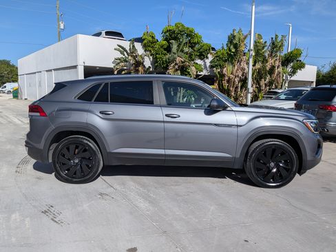 Certified 2024 Volkswagen Atlas Cross Sport SE w/ Panoramic Sunroof Package FWD image 2