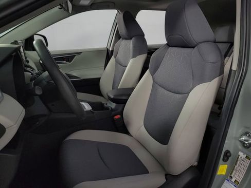 Used 2022 Toyota RAV4 XLE image 14