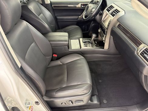 Used 2017 Lexus GX 460 w/ Navigation Package AWD/4WD image 30