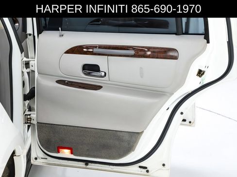Used 2000 Lincoln Town Car Executive RWD image 29