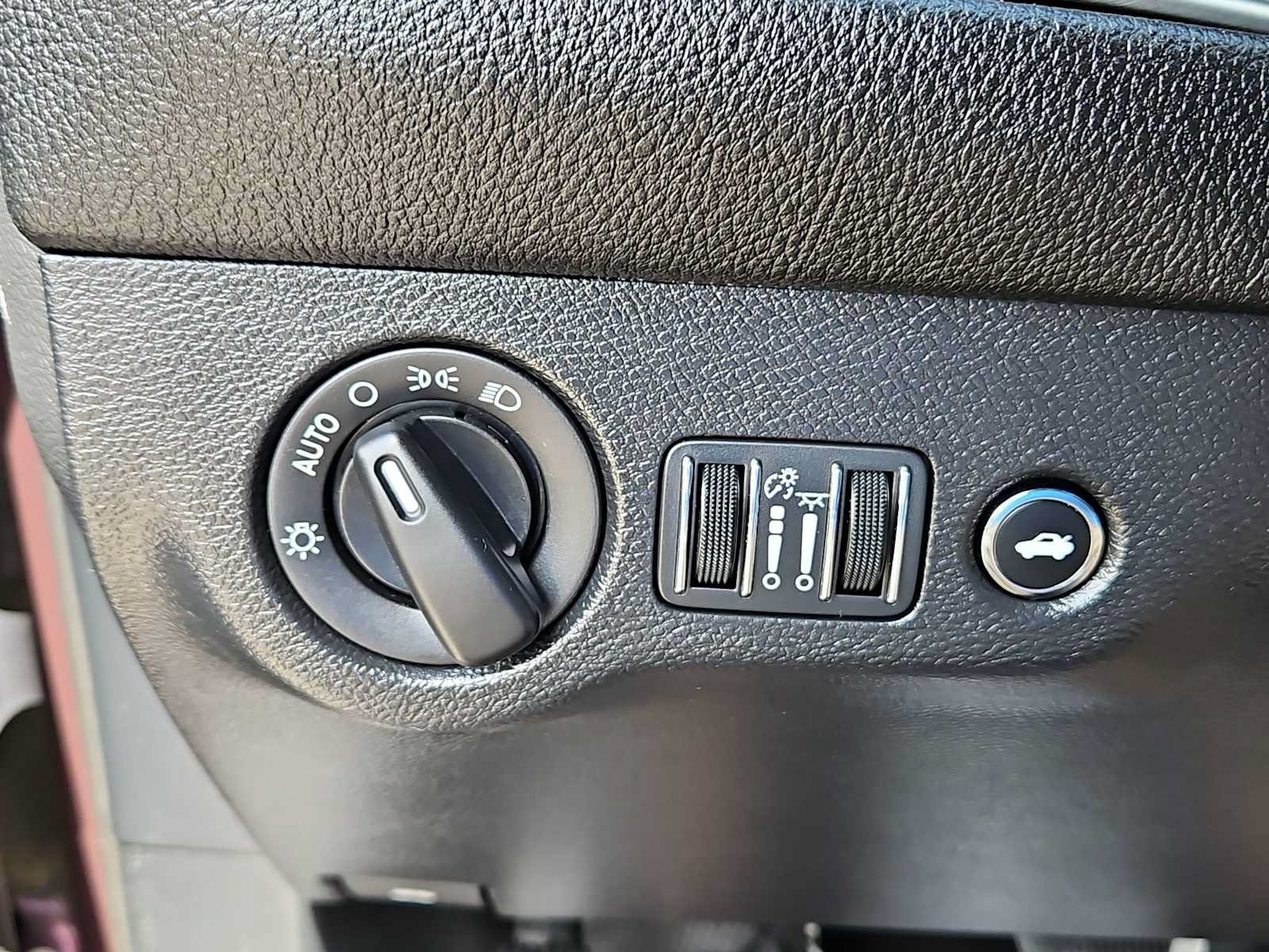 Used 2020 Dodge Challenger SXT RWD image 29