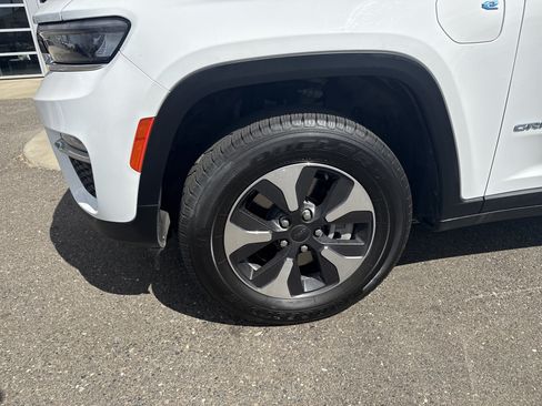 Used 2024 Jeep Grand Cherokee Limited 4xe AWD/4WD image 15