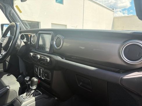 Used 2018 Jeep Wrangler Unlimited Sahara AWD/4WD image 27