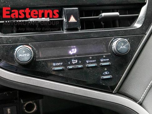 Used 2021 Toyota Camry SE w/ Carpet Mat Package (TMS) FWD image 19