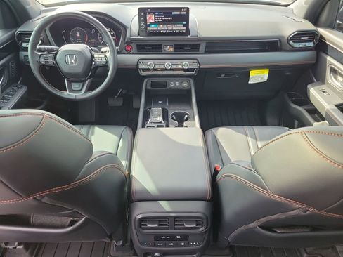 Used 2025 Honda Pilot TrailSport image 20
