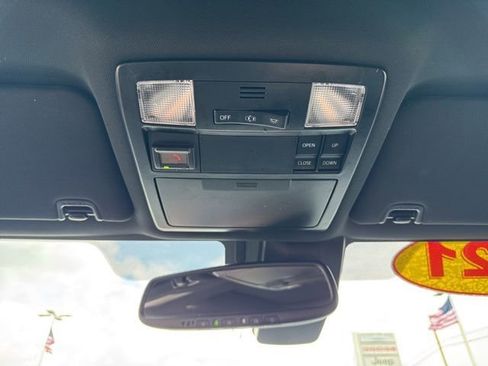 Used 2021 Toyota Tacoma Limited image 15