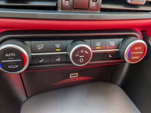 Used 2017 Alfa Romeo Giulia AWD image 22