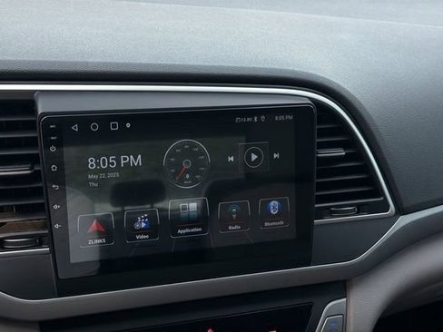 Used 2018 Hyundai Elantra SE FWD image 19