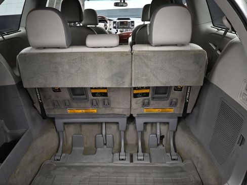 Used 2013 Toyota Sienna XLE image 11