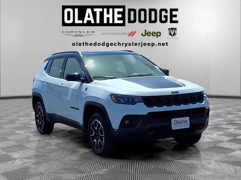 Used 2025 Jeep Compass Trailhawk AWD/4WD image 30