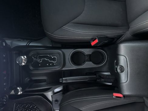 Used 2018 Jeep Wrangler Unlimited Sahara w/ Connectivity Group image 26