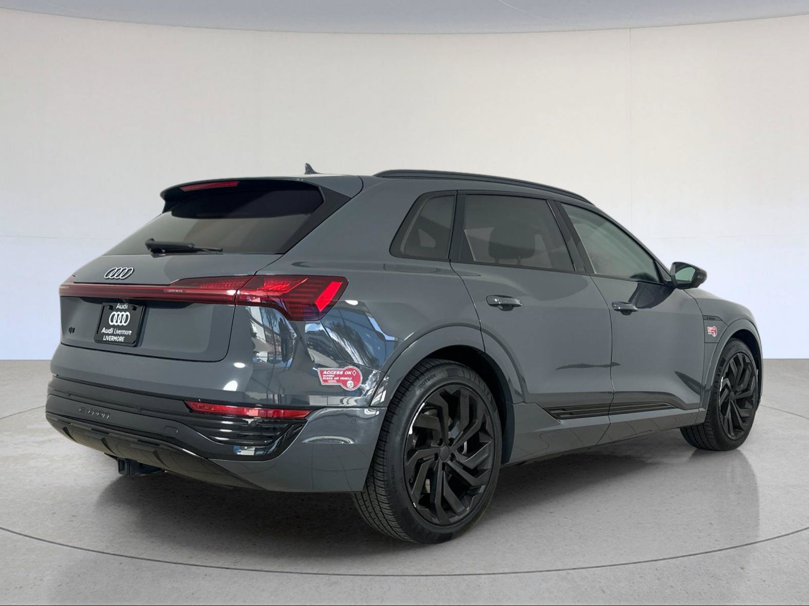Used 2024 Audi Q8 e-tron Premium Plus w/ Premium Plus Package AWD/4WD image 6