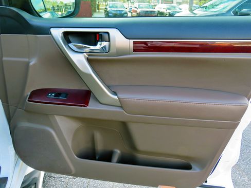 Used 2016 Lexus GX 460 w/ Premium Package image 41