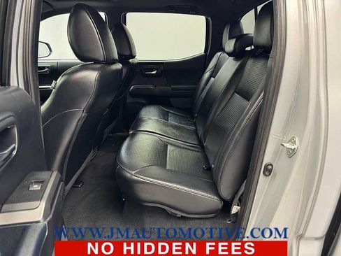 Used 2018 Toyota Tacoma TRD Sport AWD/4WD image 16