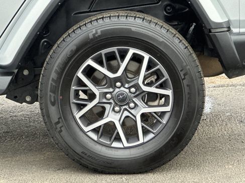 Used 2024 Jeep Wrangler Sahara image 26