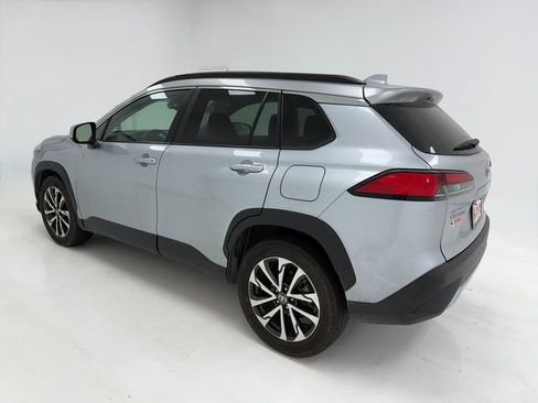 Used 2024 Toyota Corolla Cross XLE image 19