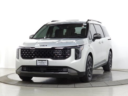 Used 2025 Kia Carnival SX Prestige image 4