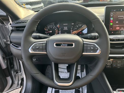 New 2026 Jeep Compass Latitude image 17