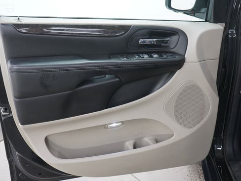 Used 2014 Dodge Grand Caravan SXT w/ Rear Park Assist Package FWD image 23