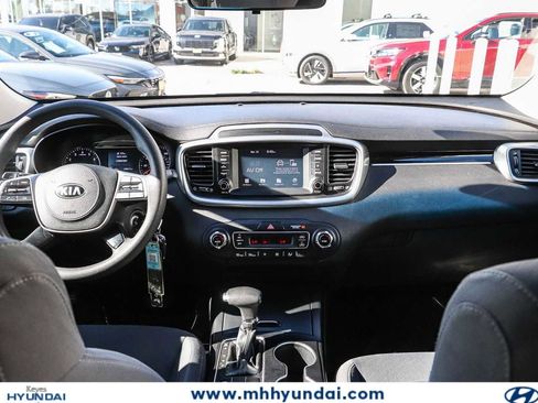 Used 2019 Kia Sorento FWD V6 image 12