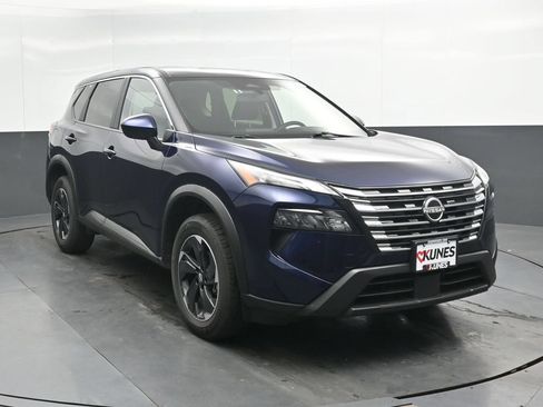 Used 2025 Nissan Rogue SV AWD/4WD image 6