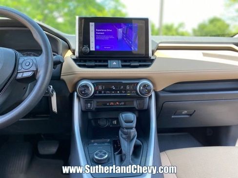 Used 2025 Toyota RAV4 LE AWD/4WD image 23