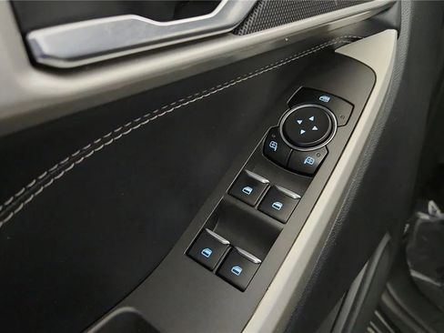 Used 2023 Ford Explorer XLT image 24