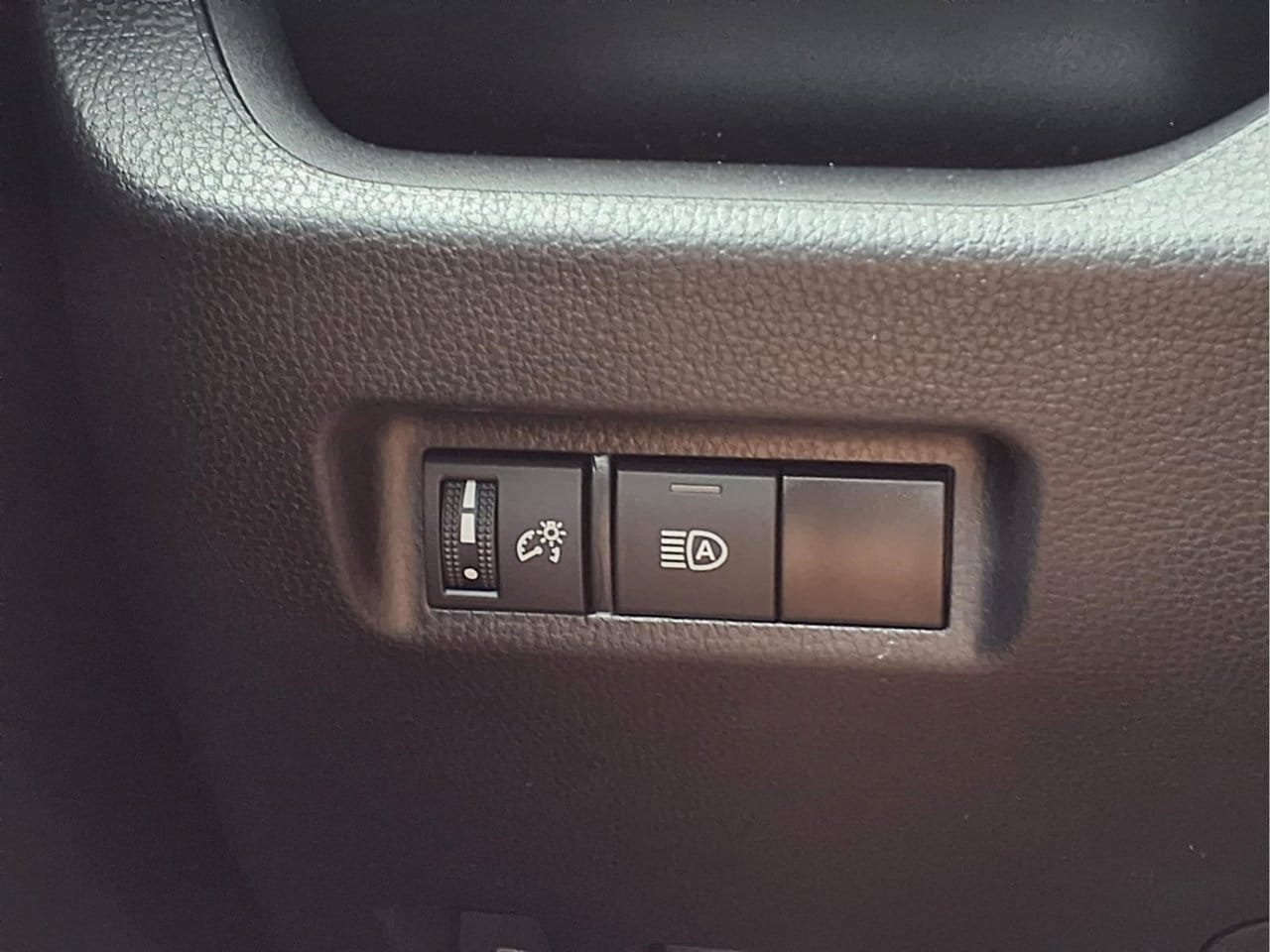 Used 2025 Toyota RAV4 XLE AWD/4WD image 25
