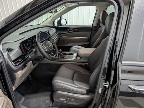 Used 2026 Kia Carnival FWD image 15