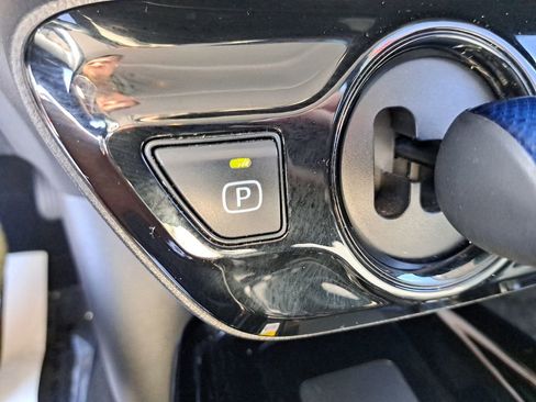 Certified 2021 Toyota Prius XLE w/ Premium Convenience Package image 28