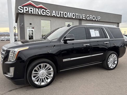 Used 2019 Cadillac Escalade Platinum image 1
