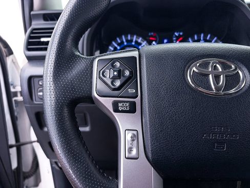 Used 2018 Toyota 4Runner SR5 AWD/4WD image 27
