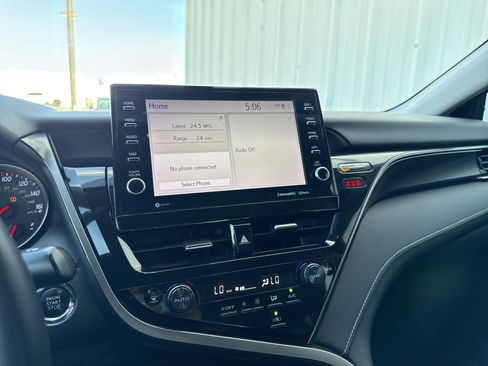 Used 2022 Toyota Camry XSE image 16