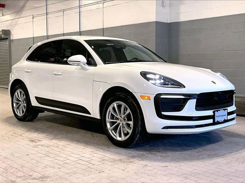 Used 2025 Porsche Macan image 7