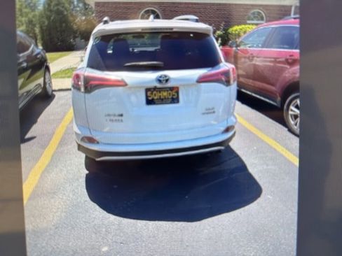 Used 2016 Toyota RAV4 XLE AWD/4WD image 4