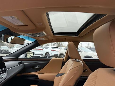 Used 2025 Lexus ES 300h w/ Premium Package image 20