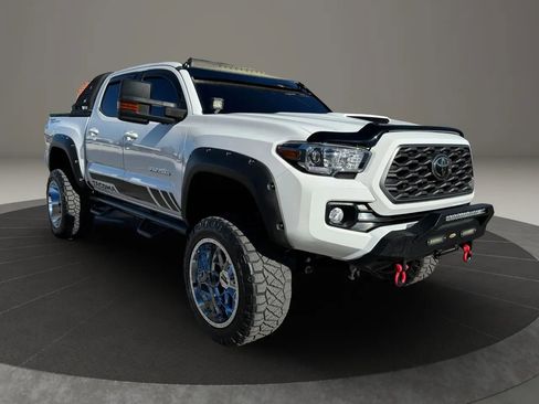 Used 2021 Toyota Tacoma TRD Sport w/ Technology Package image 4