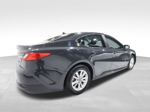 Used 2025 Toyota Camry LE image 4