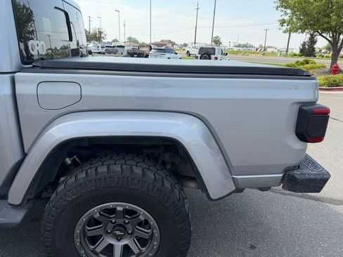 Used 2021 Jeep Gladiator Overland AWD/4WD image 6