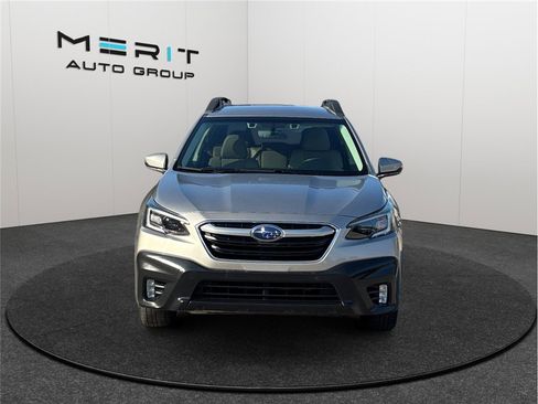 Used 2020 Subaru Outback Premium image 3