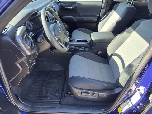 Used 2022 Toyota Tacoma TRD Sport w/ Technology Package image 11