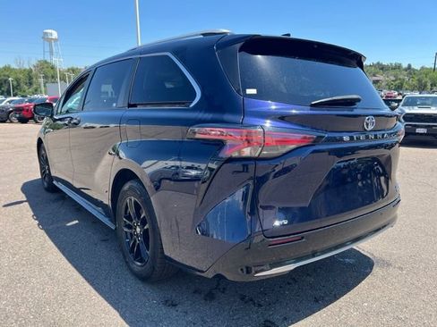 Used 2021 Toyota Sienna Limited AWD/4WD image 3